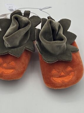 Old Navy Orange Pumpkin Plush Baby Booties with Olive Leaf Cuff